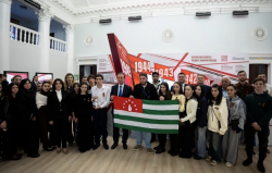 ЮНЫЕ ПСКОВСКИЕ ПАТРИОТЫ ПЕРЕДАЛИ АБХАЗСКОЙ МОЛОДЕЖИ &laquo;КАПСУЛУ ПАМЯТИ&raquo;