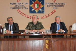 РАУЛЬ ХАДЖИМБА: ЗАРПЛАТА СОТРУДНИКОВ ГАИ ОСТАВЛЯЕТ ЖЕЛАТЬ ЛУЧШЕГО, НО ЭТОТ ФАКТ НЕ ПОЗВОЛЯЕТ ИМ УСТРАИВАТЬ АКЦИИ ПРОТЕСТА