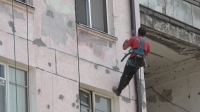 В СУХУМЕ РЕСТАВРИРУЮТ ФАСАДЫ ДЕВЯТИЭТАЖНЫХ ДОМОВ НА ВЪЕЗДЕ В ГОРОД