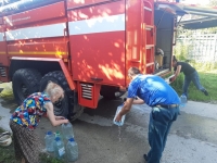 ОБЕСПЕЧИВАЮТ ВОДОЙ ГОРОЖАН