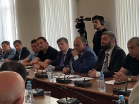 ПРЕДСТАВИТЕЛИ ПОЛИТИЧЕСКИХ ПАРТИЙ И ВЕТЕРАНСКОЙ ОРГАНИЗАЦИИ &laquo;АРУАА&raquo; СОШЛИСЬ ВО МНЕНИЯХ ПО ВОСЬМИ ВОПРОСАМ