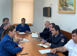 ПРОКУРАТУРА И УВД СУХУМА АКТИВИЗИРУЮТ БОРЬБУ С ПРЕСТУПНОСТЬЮ И НЕЗАКОННЫМ ОБОРОТОМ ОРУЖИЯ