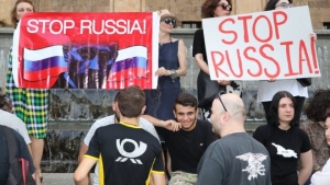 "РУСОФОБСКАЯ ПРОВОКАЦИЯ" ИЛИ "ПОЛЗУЧАЯ ОККУПАЦИЯ"? ЧТО ГОВОРЯТ О БЕСПОРЯДКАХ В ТБИЛИСИ