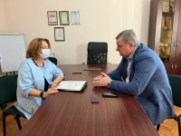 МИНИСТР ЗДРАВООХРАНЕНИЯ ПОСЕТИЛ ОЧАМЧЫРСКУЮ РАЙОННУЮ БОЛЬНИЦУ