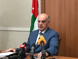 ПРЕЗИДЕНТ АСЛАН БЖАНИЯ УДОВЛЕТВОРЕН КАЧЕСТВОМ ВЗАИМООТНОШЕНИЙ МЕЖДУ НИМ И ПРАВИТЕЛЬСТВОМ