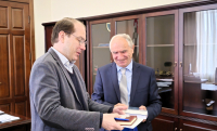 ВАЛЕРИЙ БГАНБА ВСТРЕТИЛСЯ С ГЛАВНЫМ РЕЖИССЁРОМ МАЛОГО ТЕАТРА АЛЕКСЕЕМ ДУБРОВСКИМ