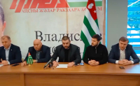В АБХАЗИИ ПЕРЕД КУРОРТНЫМ СЕЗОНОМ НАЗРЕВАЕТ ПОЛИТИЧЕСКИЙ КРИЗИС