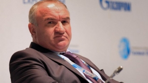 ОТЦА СЕНАТОРА АРАШУКОВА АРЕСТОВАЛИ ПО ДЕЛУ О ХИЩЕНИЯХ У "ГАЗПРОМА"