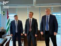 ВЛАДИМИР ДЕЛБА ПРЕДСТАВИЛ АСТАМУРА ГУНИЯ КОЛЛЕКТИВУ МИНЗДРАВА