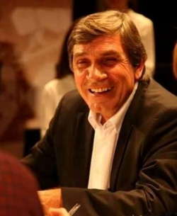 ПРЕЗИДЕНТ РАУЛЬ ХАДЖИМБА ПОЗДРАВИЛ АКТЕРА АБХАЗСКОГО ГОСУДАРСТВЕННОГО ДРАМАТИЧЕСКОГО ТЕАТРА ТЕЙМУРАЗА ЧАМАГУА С ЮБИЛЕЕМ