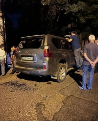 НЕИЗВЕСТНЫЕ  ОБСТРЕЛЯЛИ АВТОМОБИЛЬ