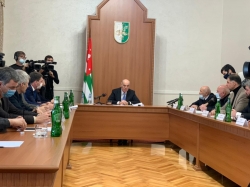 АСЛАН БЖАНИЯ ВСТРЕТИЛСЯ С РУКОВОДСТВОМ ПАРЛАМЕНТА