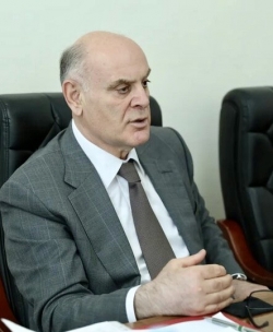 АСЛАН БЖАНИЯ ПОЗДРАВИЛ ПРЕЗИДЕНТА АРЦАХА АРАИКА АРУТЮНЯНА С ДНЕМ РЕСПУБЛИКИ