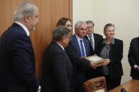 ПРЕЗИДЕНТ РАУЛЬ ХАДЖИМБА ПРИНЯЛ ДЕЛЕГАЦИЮ ДЕПУТАТОВ ПАРЛАМЕНТА СИРИИ