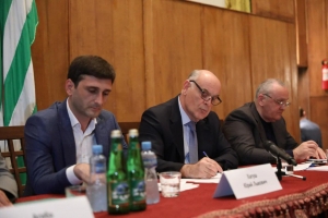 АСЛАН БЖАНИЯ ПРОВЕЛ ВСТРЕЧУ С АКТИВОМ ГАГРСКОГО РАЙОНА