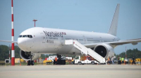 В АЭРОПОРТ СУХУМ ВПЕРВЫЕ ПРИБЫЛ ШИРОКОФЮЗЕЛЯЖНЫЙ САМОЛЁТ BOEING 777