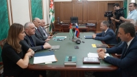 АСЛАН БЖАНИЯ ПРИНЯЛ ПЕРВОГО ЗАМЕСТИТЕЛЯ МИНИСТРА ЭКОНОМИЧЕСКОГО РАЗВИТИЯ РФ МИХАИЛА БАБИЧА