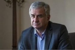 РАУЛЬ ХАДЖИМБА ПРЕДУПРЕДИЛ В ПИЦУНДЕ, ЧТО  НЕ ДОПУСТИТ САМОВОЛЬНОГО ЗАХВАТА ЗЕМЕЛЬ