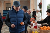 ПРЕЗИДЕНТ АСЛАН БЖАНИЯ ПОСЕТИЛ СЕЛЬХОЗЯРМАРКУ НА ГУМЕ