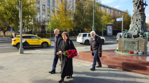 ХУДОЖНИКИ ИЗ АБХАЗИИ ПРИНЯЛИ УЧАСТИЕ В ПРОЩАНИИ С  ШАЛВОЙ БЕДОЕВЫМ