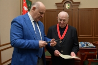 АСЛАН БЖАНИЯ ПРИНЯЛ НИКИТУ СИМОНЯНА