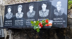 МЕМОРИАЛЬНЫЕ ДОСКИ ПЯТИ БОЙЦАМ "ШАРАТЫНА" ОТКРЫЛИ НА ГУМИСТЕ