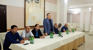 БЕСЛАН ЭШБА ВСТРЕТИЛСЯ С ЖИТЕЛЯМИ СТАРОГО ПОСЕЛКА