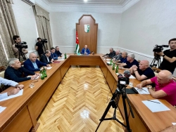 АСЛАН БЖАНИЯ ВСТРЕТИЛСЯ С ПРЕДСТАВИТЕЛЯМИ ОБЩЕСТВЕННОСТИ