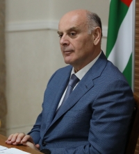 ПРЕЗИДЕНТ АСЛАН БЖАНИЯ ПОЗДРАВИЛ НАРОД АБХАЗИИ С ДНЕМ ПОБЕДЫ И НЕЗАВИСИМОСТИ