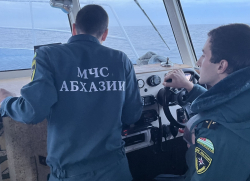 СОТРУДНИКИ ГИМС ПРОДОЛЖАЮТ ПОИСКИ МУЖЧИНЫ В АКВАТОРИИ СУХУМА