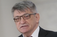 МИНИСТР КУЛЬТУРЫ И ОХРАНЫ ИСТОРИКО-КУЛЬТУРНОГО НАСЛЕДИЯ ЭЛЬВИРА АРСАЛИЯ ПОЗДРАВИЛА КИНОРЕЖИССЕРА АЛЕКСАНДРА СОКУРОВА С 65-ЛЕТИЕМ
