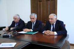 РАУЛЬ ХАДЖИМБА: ВСЕХ ПРОШУ НАЧАТЬ СОТРУДНИЧЕСТВО С НОВЫМ РУКОВОДИТЕЛЕМ В ПОЛНОМ ОБЪЕМЕ