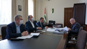 ОБСУДИЛИ РЕАЛИЗАЦИЮ ПРАВИТЕЛЬСТВЕННЫХ ПРОГРАММ В СФЕРЕ ЗДРАВООХРАНЕНИЯ