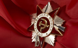 ПРАЗДНИК СО СЛЕЗАМИ НА ГЛАЗАХ
