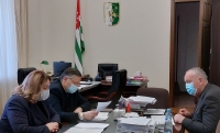 АЛЕКСАНДР АНКВАБ ПРОВЕЛ РАБОЧУЮ ВСТРЕЧУ С МЭРОМ  И НАЧАЛЬНИКОМ УПРАВЛЕНИЯ ОБРАЗОВАНИЯ СУХУМА