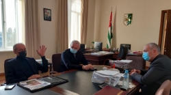 АЛЕКСАНДР АНКВАБ ПРИНЯЛ АВТОРОВ ОБЕЛИСКА, ПОГИБШИМ ПРИ ОБОРОНЕ КРЫМСКОГО ПОЛУОСТРОВА