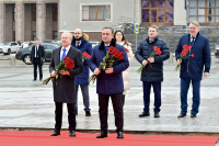 ВЛАДИМИР ДЕЛБА И АНДРЕЙ НАЗАРОВ ВОЗЛОЖИЛИ ЦВЕТЫ К ПАМЯТНИКУ МИНИГАЛИ ШАЙМУРАТОВУ