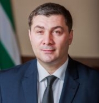 ПРЕЗИДЕНТ РАУЛЬ ХАДЖИМБА ПОДПИСАЛ УКАЗ ОБ ОСВОБОЖДЕНИИ ШАМИЛЯ АДЗЫНБА ОТ ИСПОЛНЕНИЯ ОБЯЗАННОСТЕЙ ПЕРВОГО ВИЦЕ-ПРЕМЬЕРА