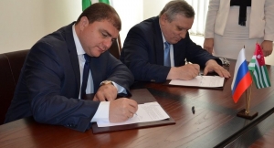 ПРЕМЬЕР-МИНИСТР АБХАЗИИ  АРТУР МИКВАБИЯ И ГУБЕРНАТОР ОРЛОВСКОЙ ОБЛАСТИ  ПОДПИСАЛИ ПРОТОКОЛ РАБОЧИХ ПЕРЕГОВОРОВ, СОСТОЯВШИХСЯ В СУХУМЕ