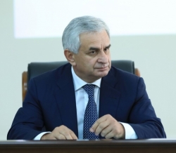 РАУЛЬ ХАДЖИМБА: "ГЛАВНОЕ НАМЕРЕНИЕ ОППОЗИЦИИ &ndash; ДОСРОЧНАЯ ОТСТАВКА ГЛАВЫ ГОСУДАРСТВА&raquo;