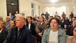 МЭР СУХУМА ВСТРЕТИЛСЯ С ЖИТЕЛЯМИ РАЙОНА ТУРБАЗЫ И СИНОПА