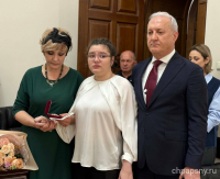 ВДОВЕ КАВКАСА АТРЫШБА ВРУЧИЛИ ОРДЕН ЛЕОНА