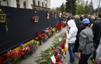 ГОДОВЩИНА ТРАГЕДИИ В ОДЕССЕ. КАК В МИРЕ ПОСТИЛИ ПАМЯТЬ ЖЕРТВ ПОЖАРА В ДОМЕ ПРОФСОЮЗОВ