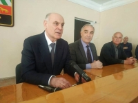 БЖАНИЯ ПРЕДСТАВИЛ АКТИВУ ТКУАРЧАЛСКОГО РАЙОНА НОВОГО ГЛАВУ РАЙОННОЙ АДМИНИСТРАЦИИ ИСИДОРА ДОЧИЯ