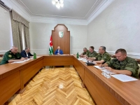 ПРЕЗИДЕНТ ПРОВЕЛ РАБОЧУЮ ВСТРЕЧУ С ПРЕДСТАВИТЕЛЯМИ МИНОБОРОНЫ АБХАЗИИ И РОССИИ