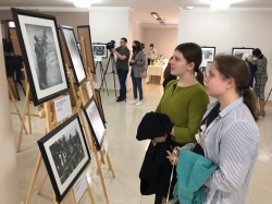 В СУХУМЕ ОТКРЫЛАСЬ ФОТОВЫСТАВКА К ДНЮ ПОБЕДЫ