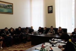 ПИТАНИЕ В ДЕТСКИХ САДАХ ОРГАНИЗУЕТСЯ ПО НОВОМУ МЕНЮ