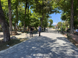 НАЧАТО ОБУСТРОЙСТВО ПЕШЕХОДНОЙ ДОРОЖКИ ЧЕРЕЗ ПАРКОВУЮ ЗОНУ