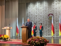 АСЛАН БЖАНИЯ ПОЗДРАВИЛ АЛАНА ГАГЛОЕВА С ВСТУПЛЕНИЕМ В ДОЛЖНОСТЬ ПРЕЗИДЕНТА