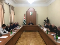 РАУЛЬ ХАДЖИМБА ПРОВЕЛ ЭКСТРЕННОЕ СОВЕЩАНИЕ ПО СИТУАЦИИ НА ДОРОГАХ